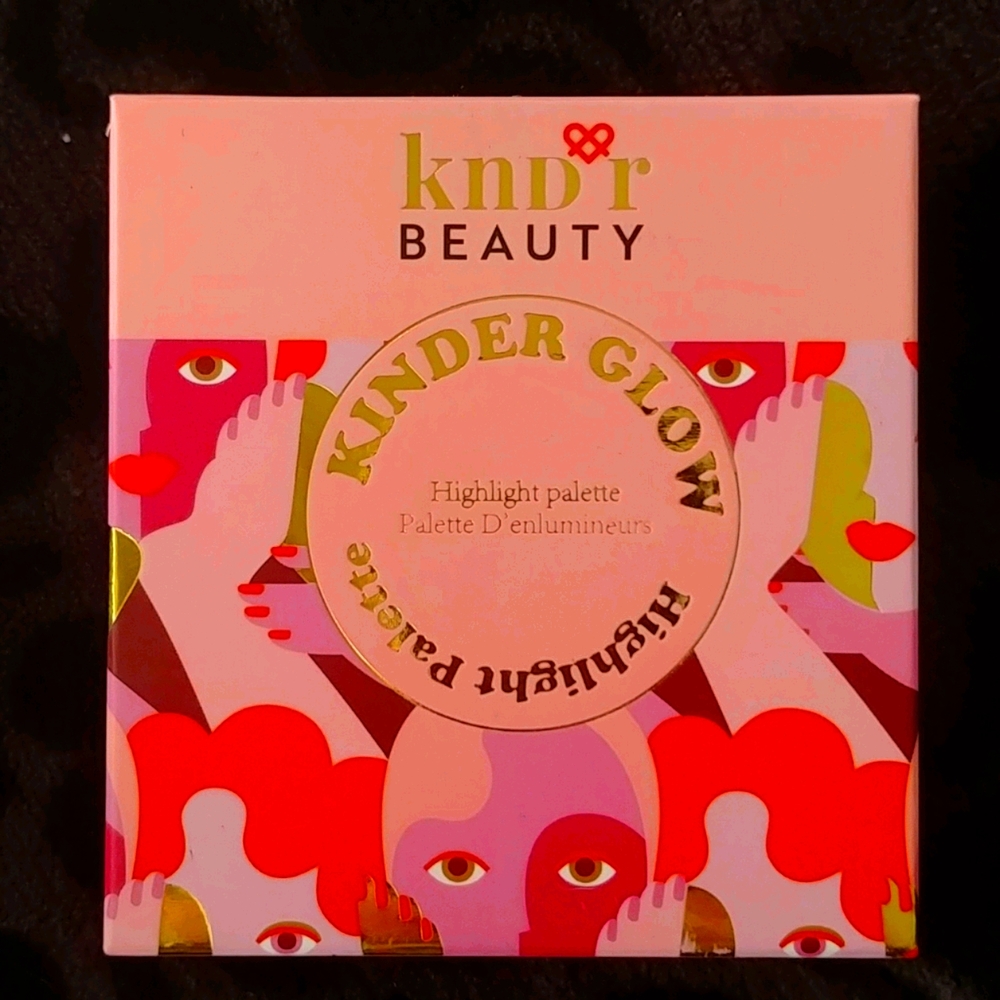 NWT. KNDR BEAUTY Highlight palette